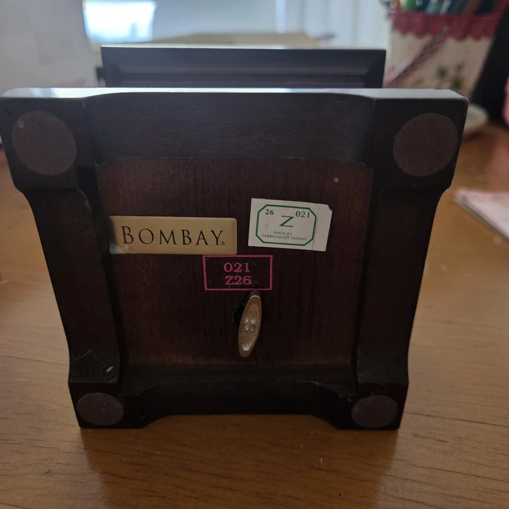 Bombay Company Mahogany Musical Ring Jewel Box